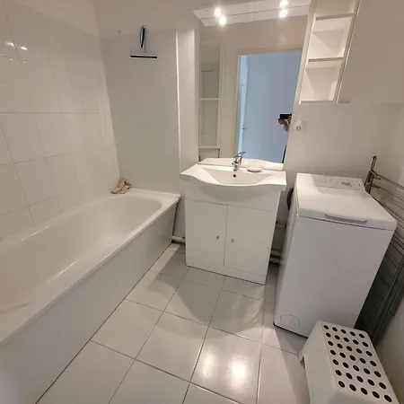 Pour 6 Personnes, En Centre-ville, Avec Terrasse Exposee Sud, A Deux Pas De La - Fr-1-672-34